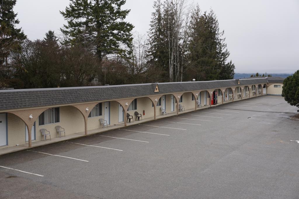 Magnuson Hotel Creston Exterior photo